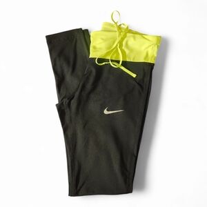 Nike dri-fit leggings, back zipper pocket
